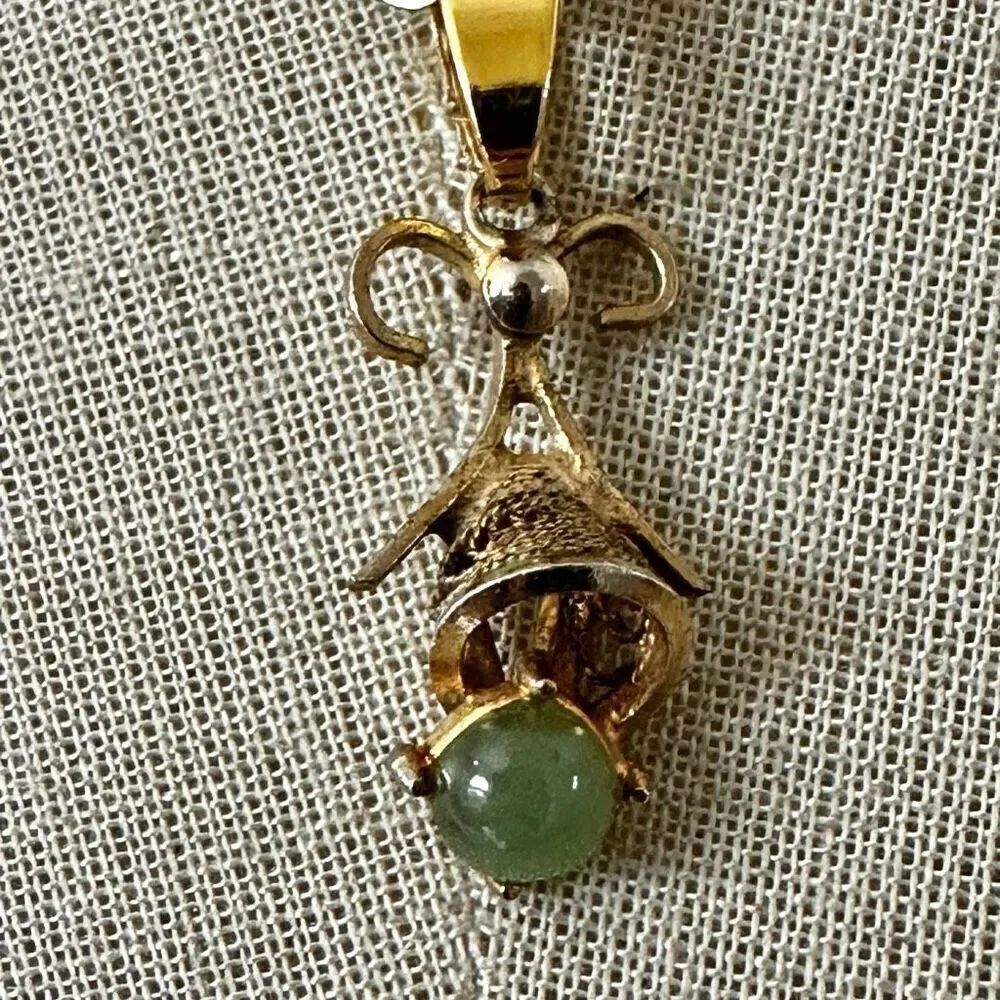 Vintage Green Jade Cabochon Pendant Necklace